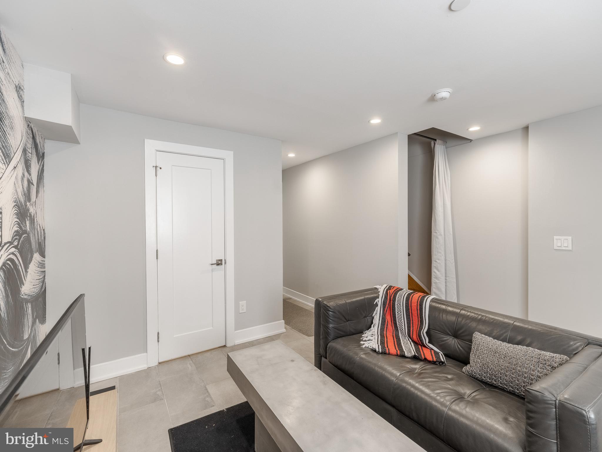 129 W ALLEN STREET