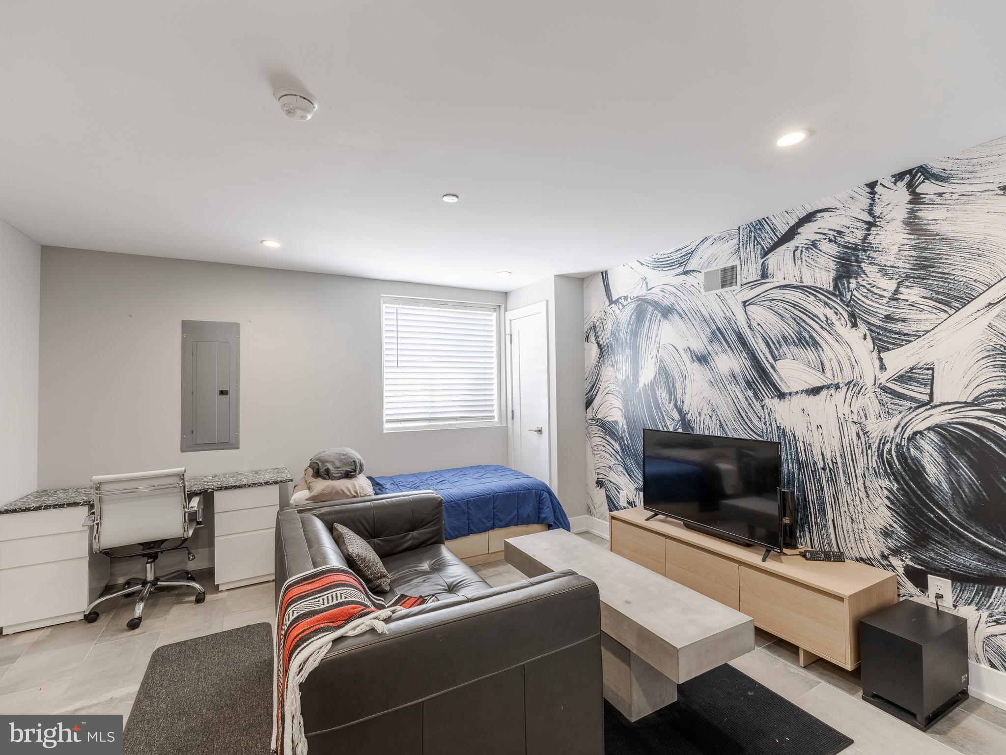 129 W ALLEN STREET