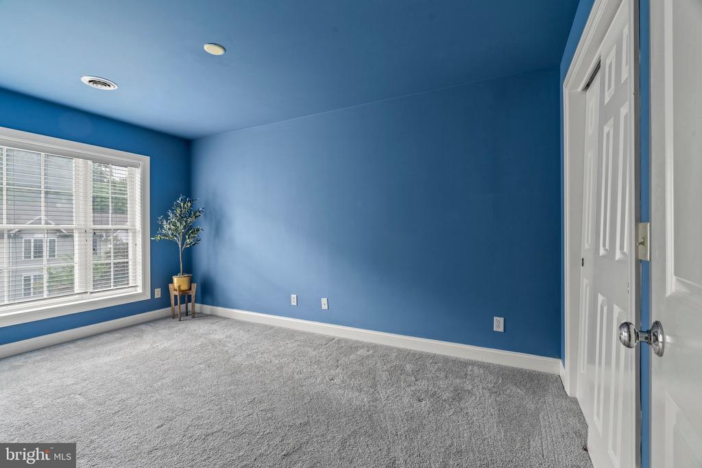 100 PARKER AVENUE 10
