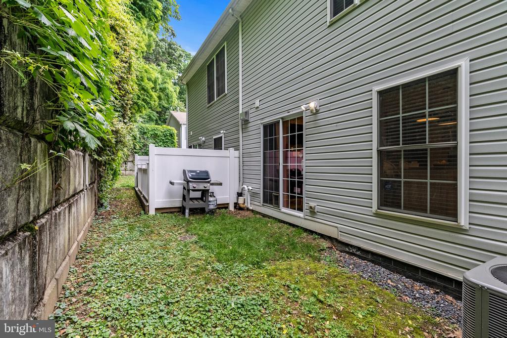 100 PARKER AVENUE 10