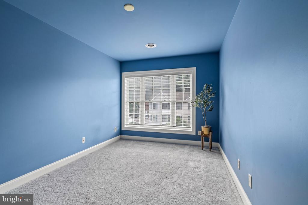 100 PARKER AVENUE 10