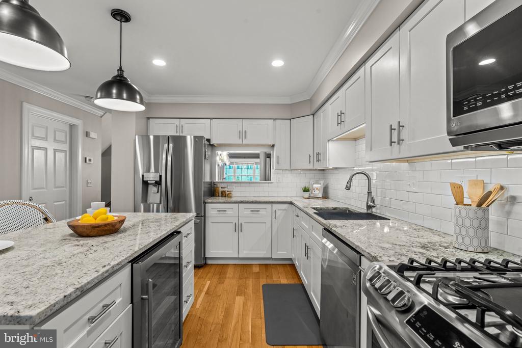 100 PARKER AVENUE 10