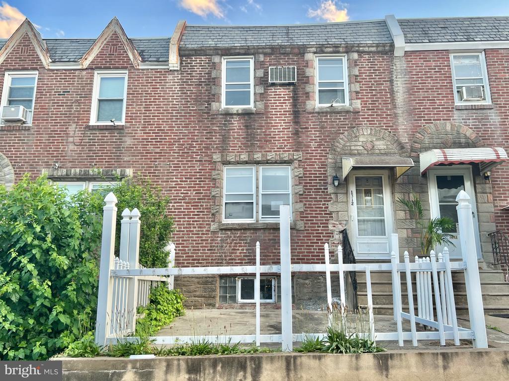 1312 WELLS STREET