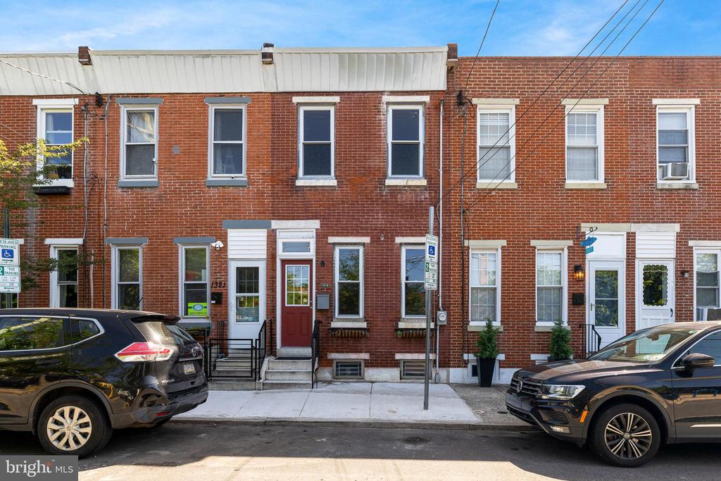 1319 E PALMER STREET