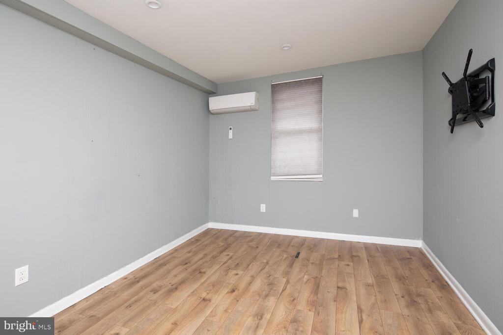 1006 S 8TH STREET