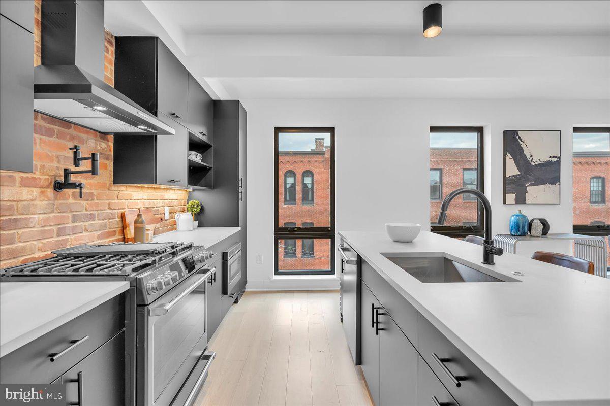 1139 N 3RD STREET 41 PH10