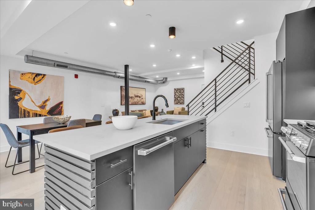 1139 N 3RD STREET 41 PH10