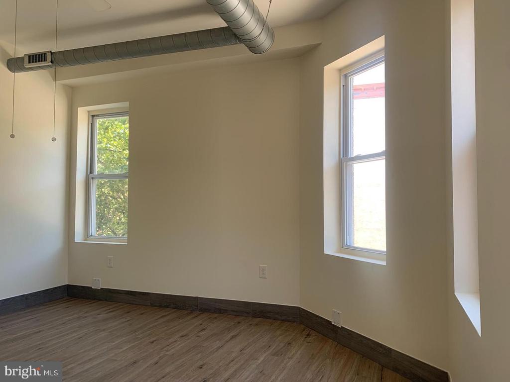 434 S 52ND STREET 3F