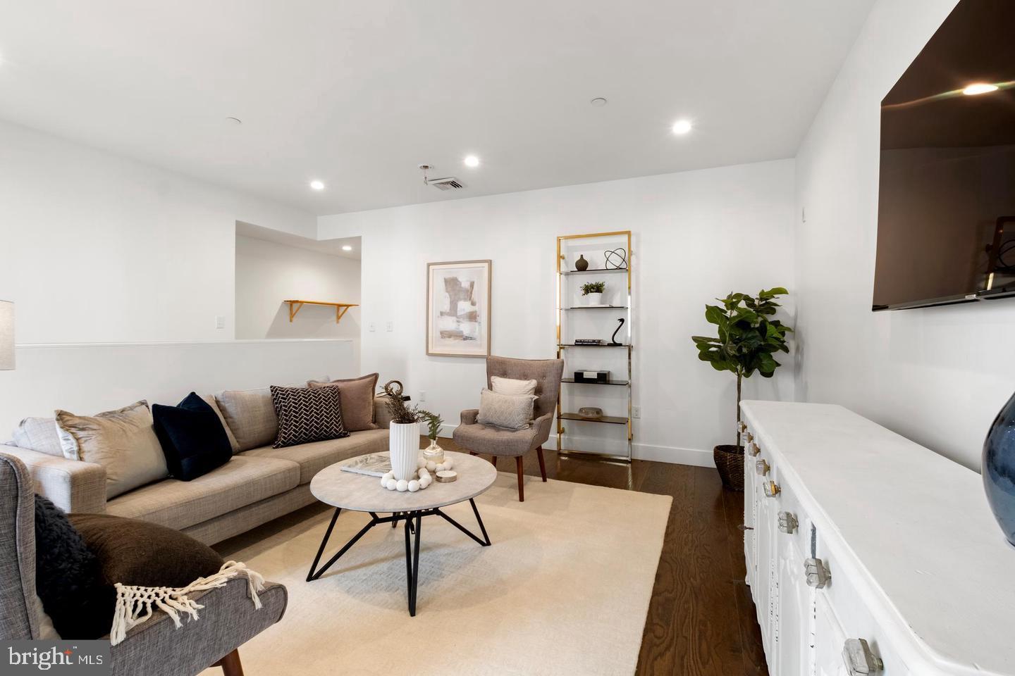 2019 BLAIR STREET 3A