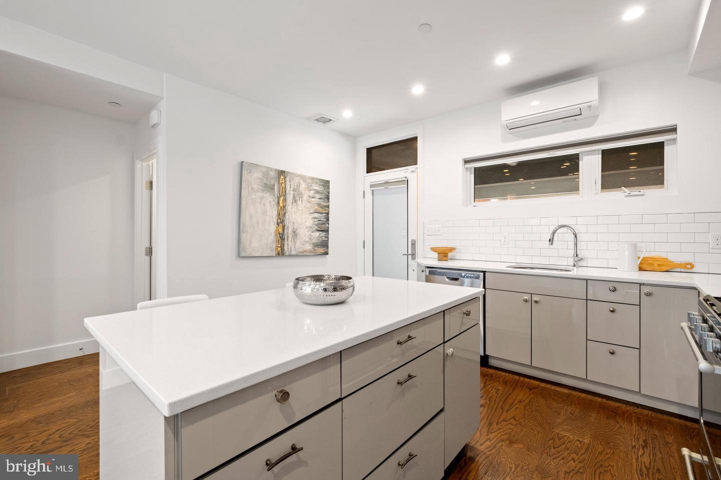 2019 BLAIR STREET 3A