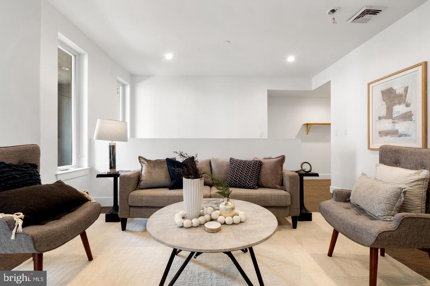2019 BLAIR STREET 3A