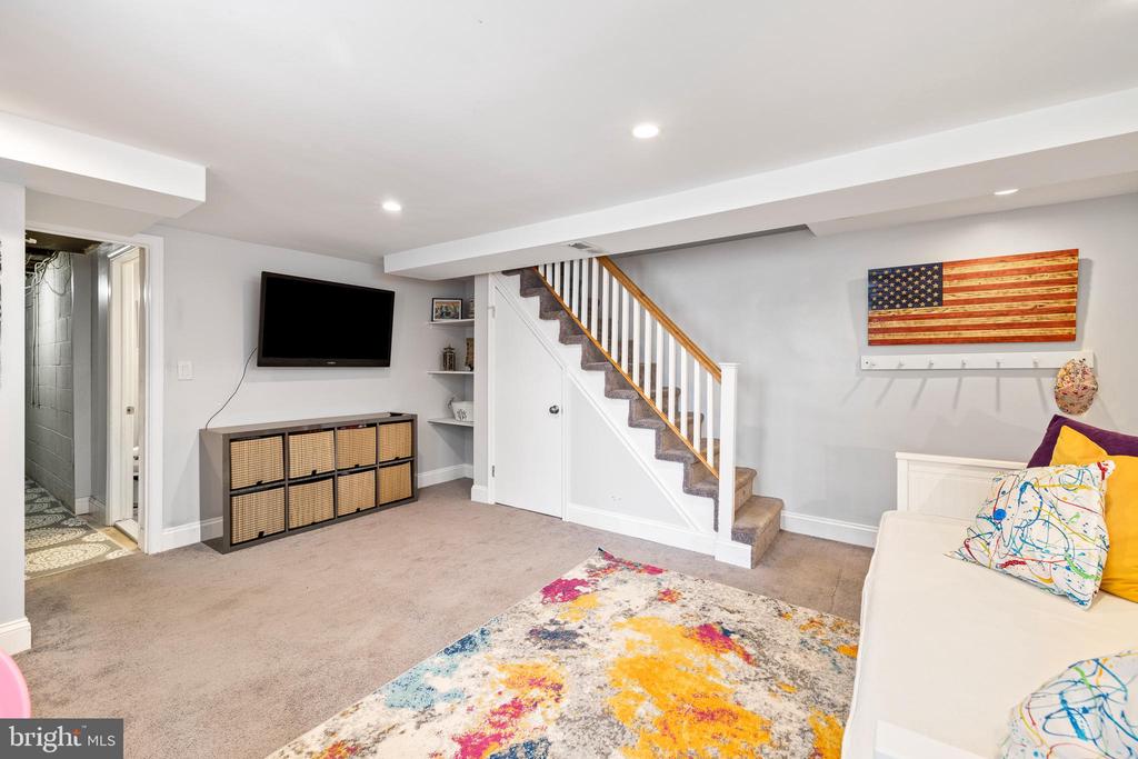 3619 GYPSY LANE