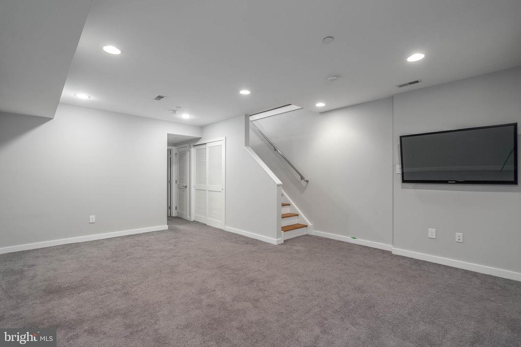 14 W PALMER STREET