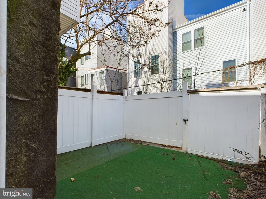 2043 GERRITT STREET
