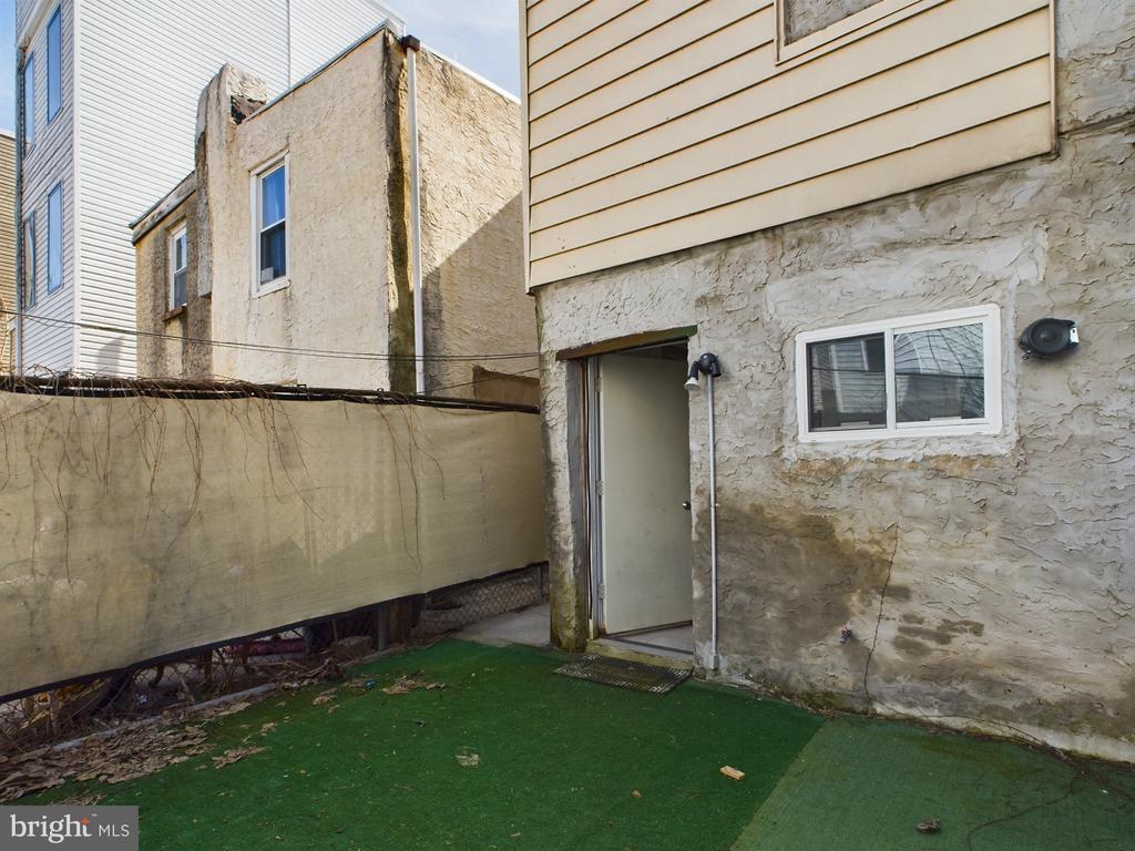 2043 GERRITT STREET