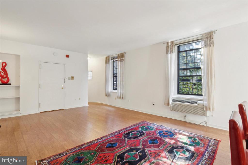 924 SPRUCE STREET 102