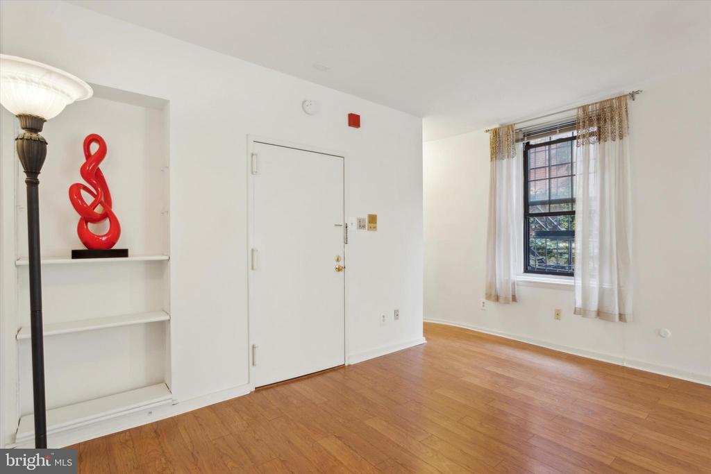 924 SPRUCE STREET 102