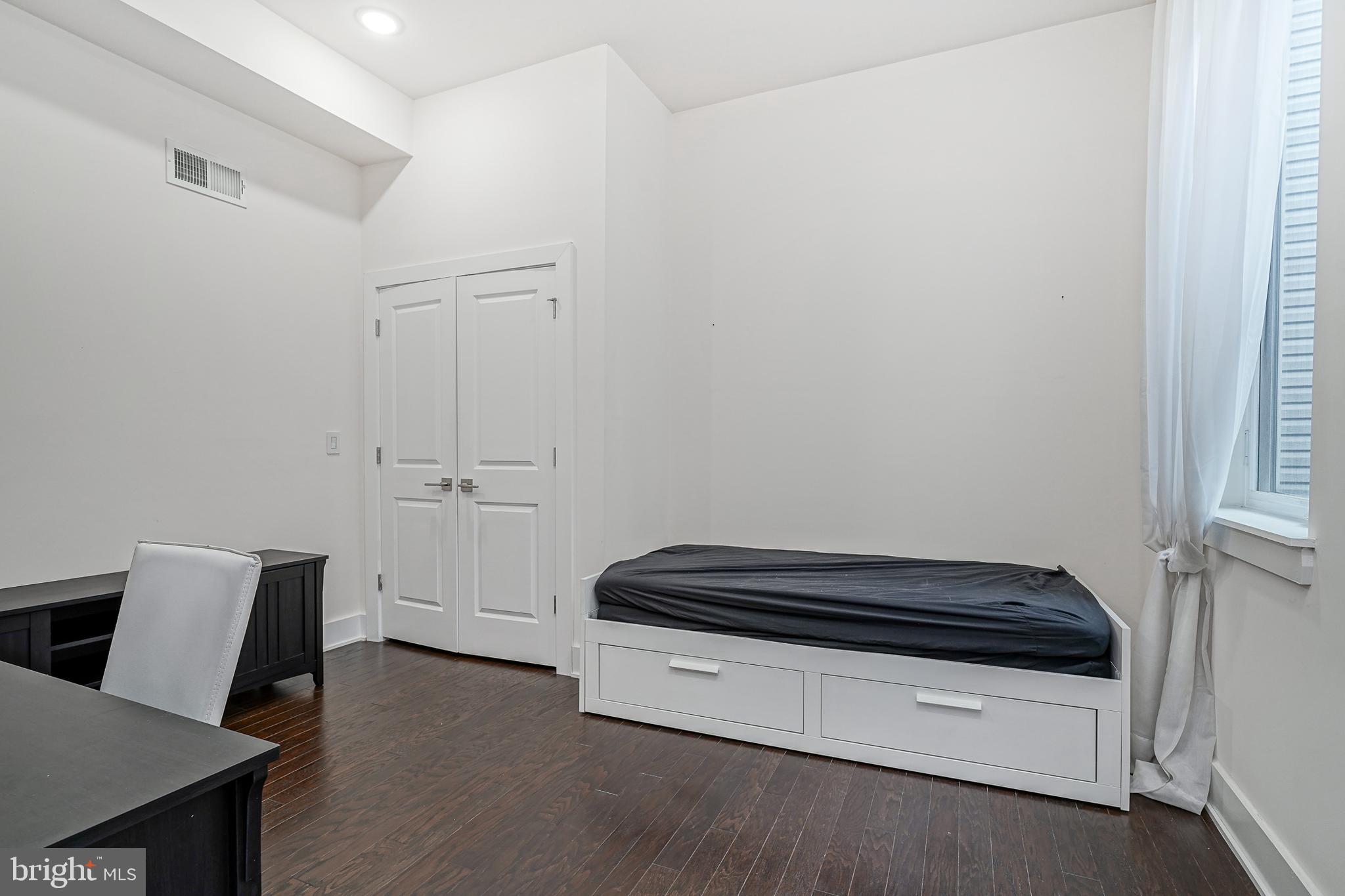 520 W MONTGOMERY AVENUE 7