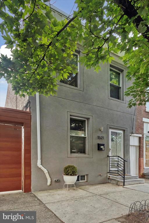 1521 E BERKS STREET