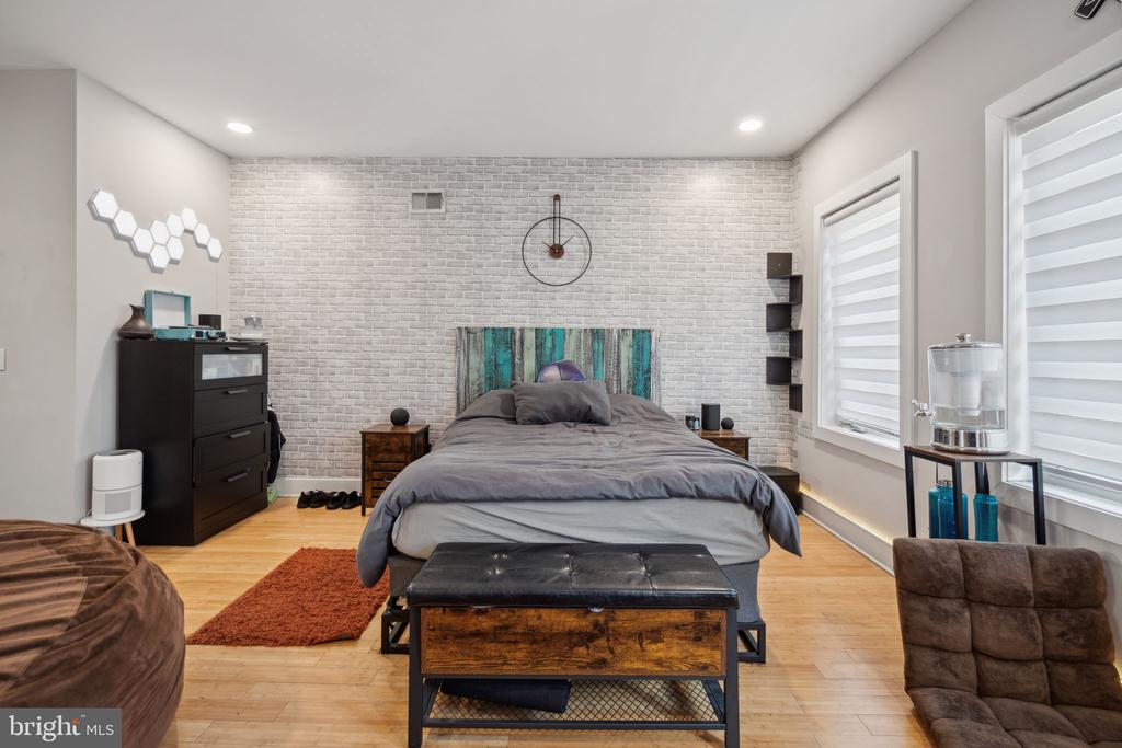 1128 N FRONT STREET B26