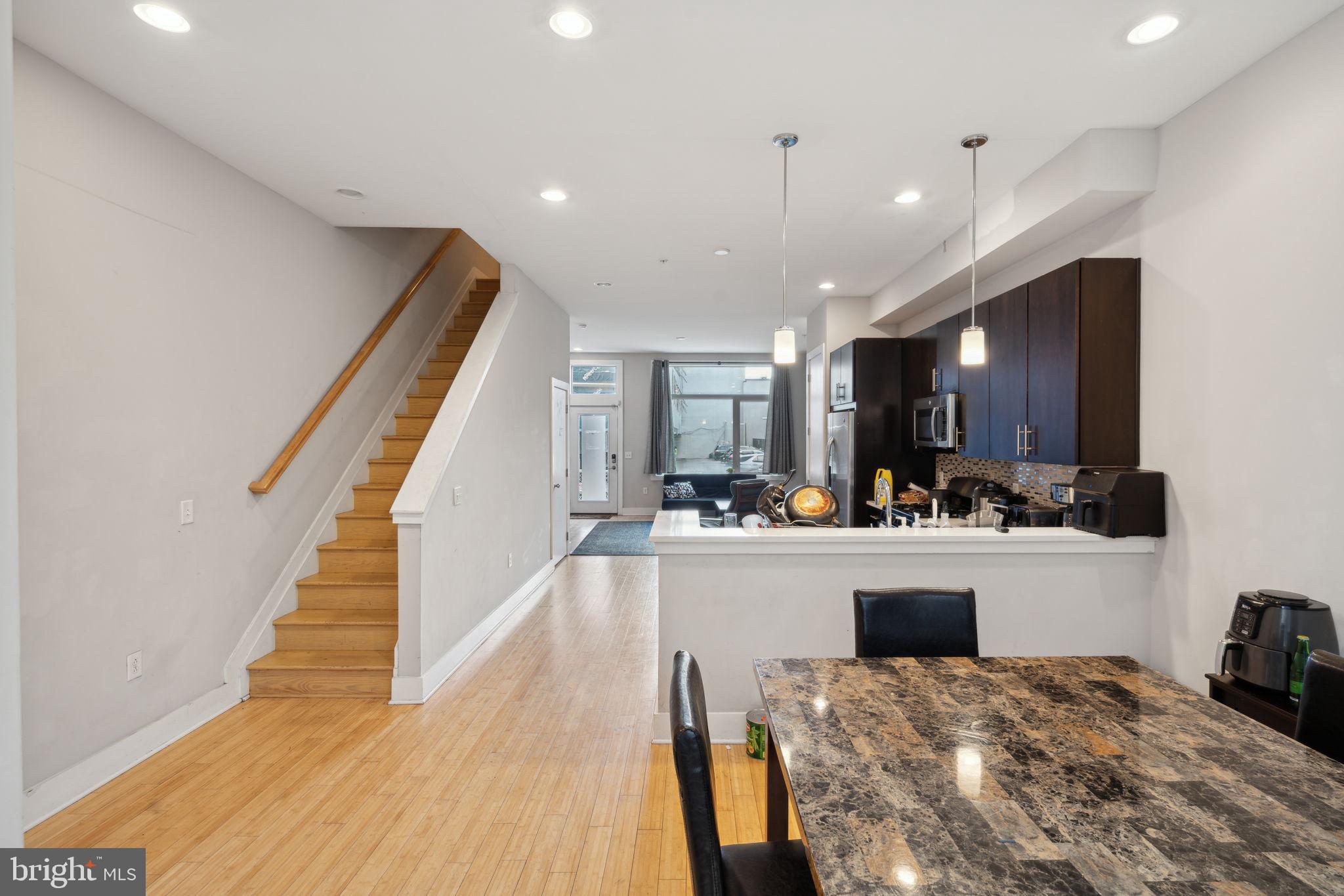 1128 N FRONT STREET B26