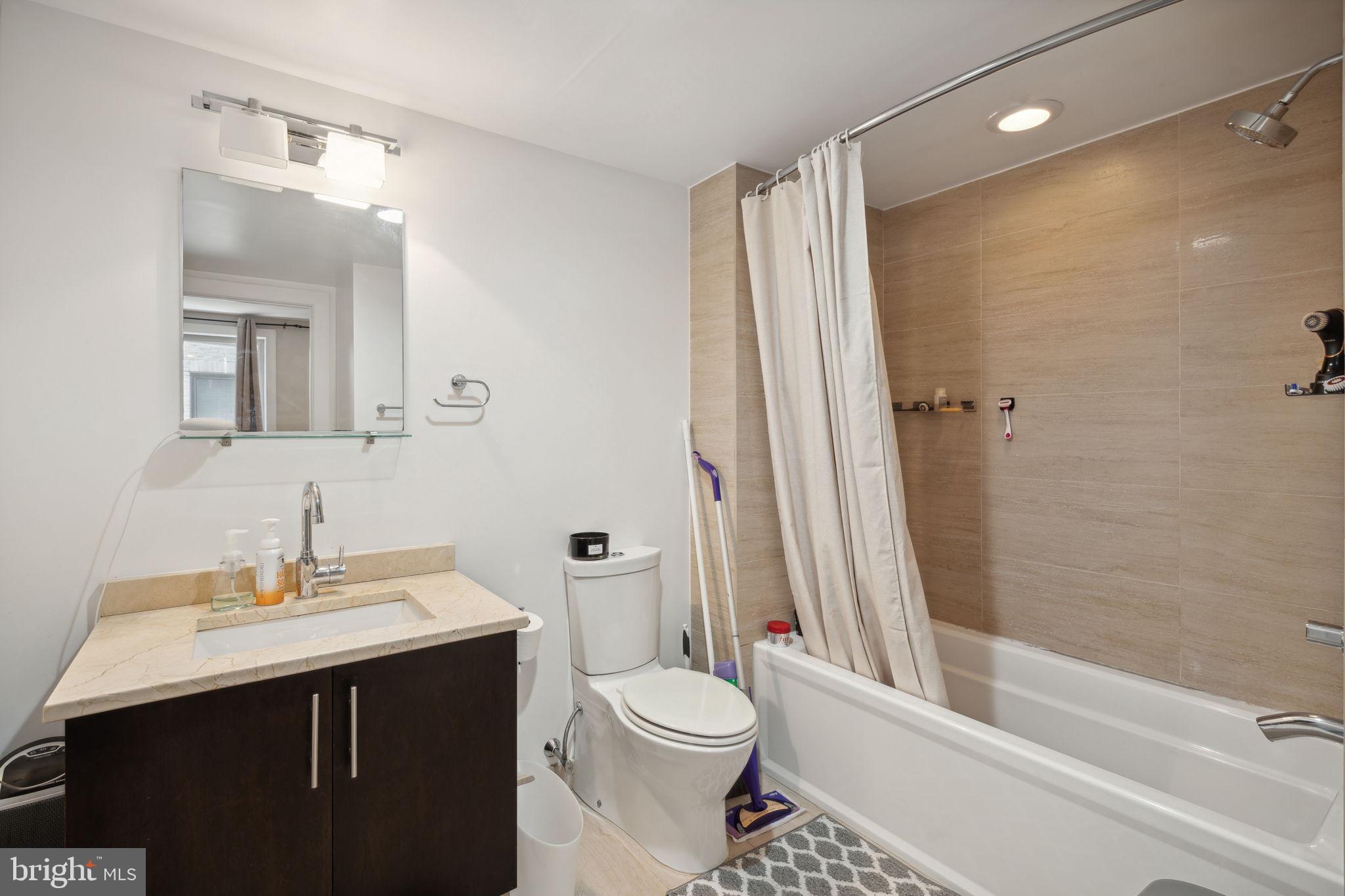1128 N FRONT STREET B26