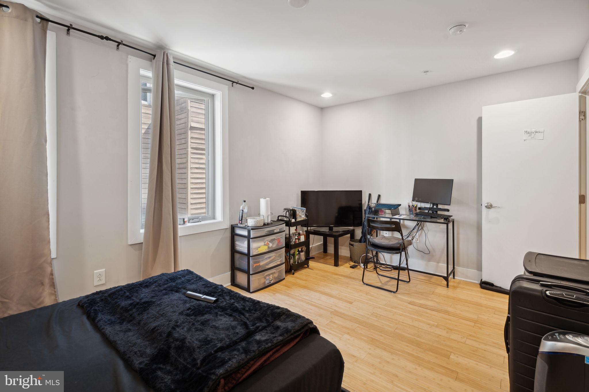 1128 N FRONT STREET B26