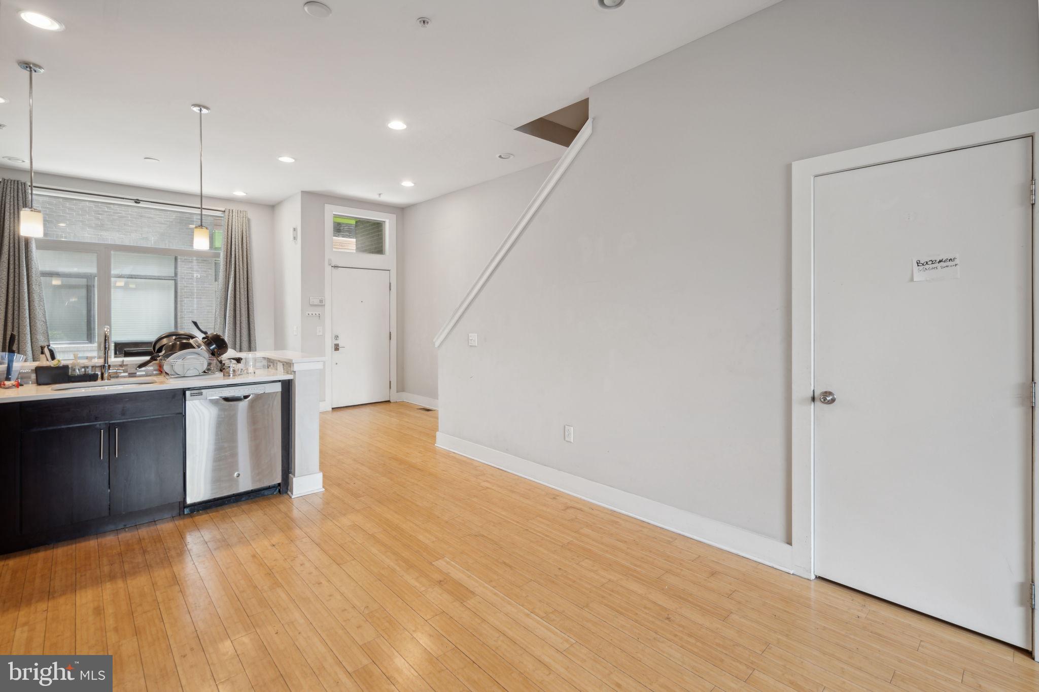 1128 N FRONT STREET B26
