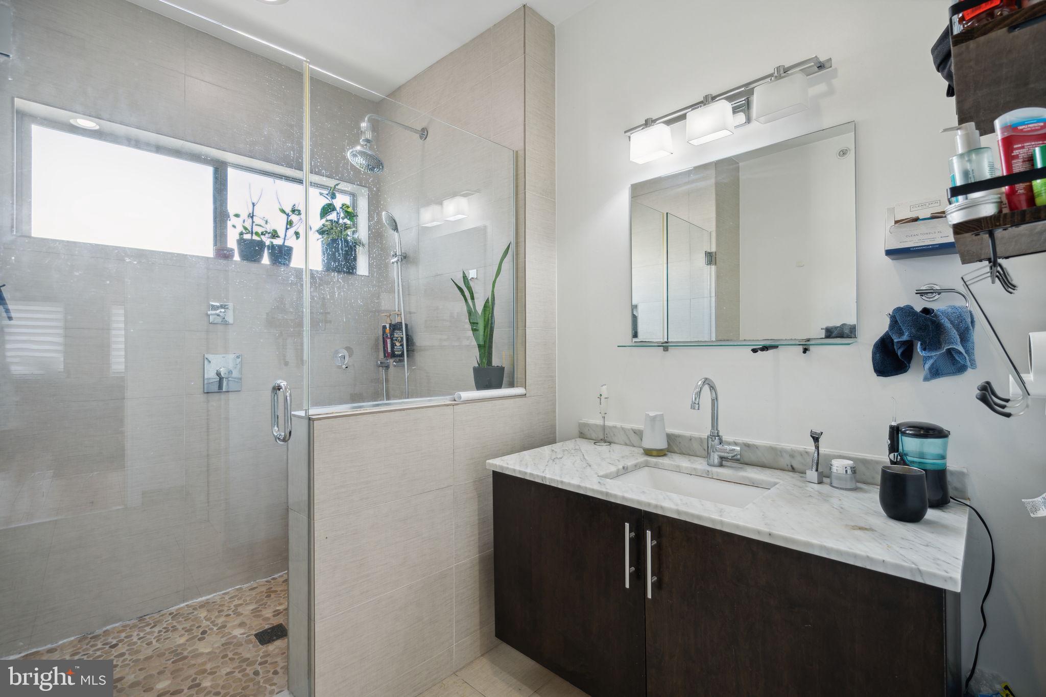 1128 N FRONT STREET B26