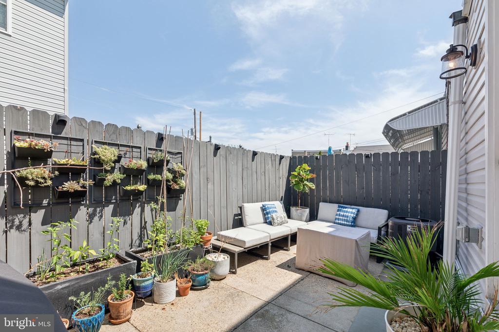 3308 ALMOND STREET