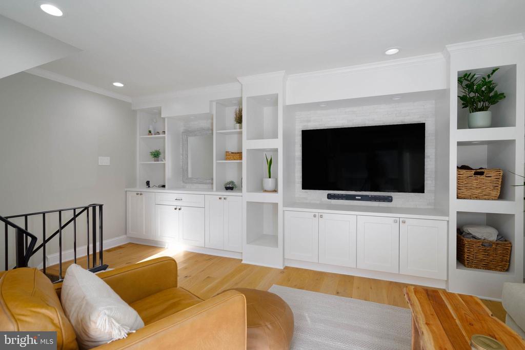 2213 RACE STREET 25 205