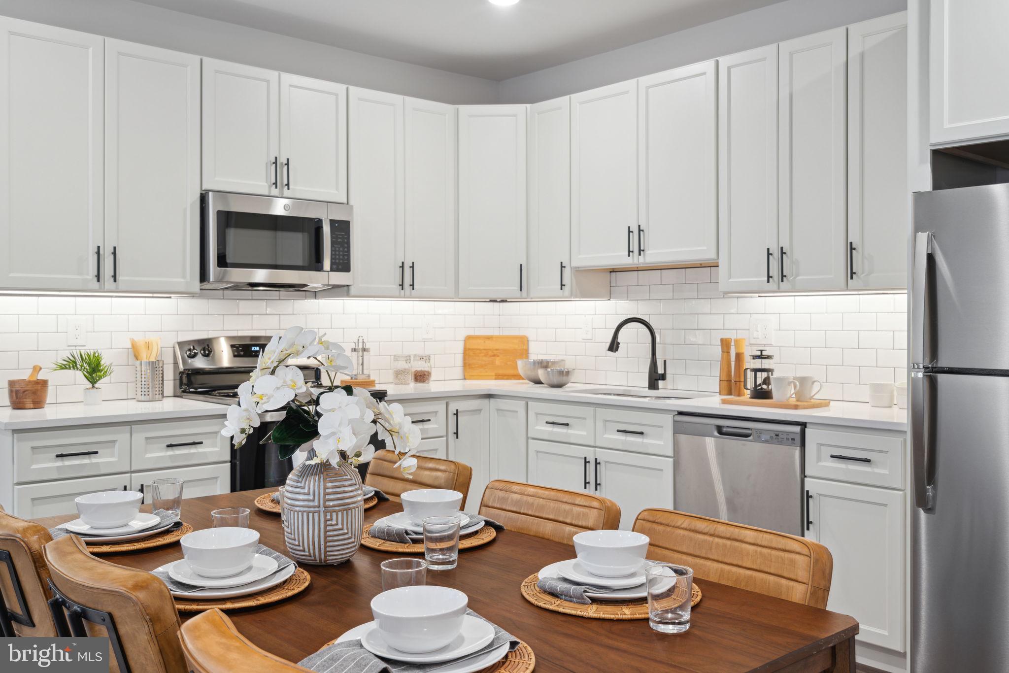 101 W OXFORD STREET 402