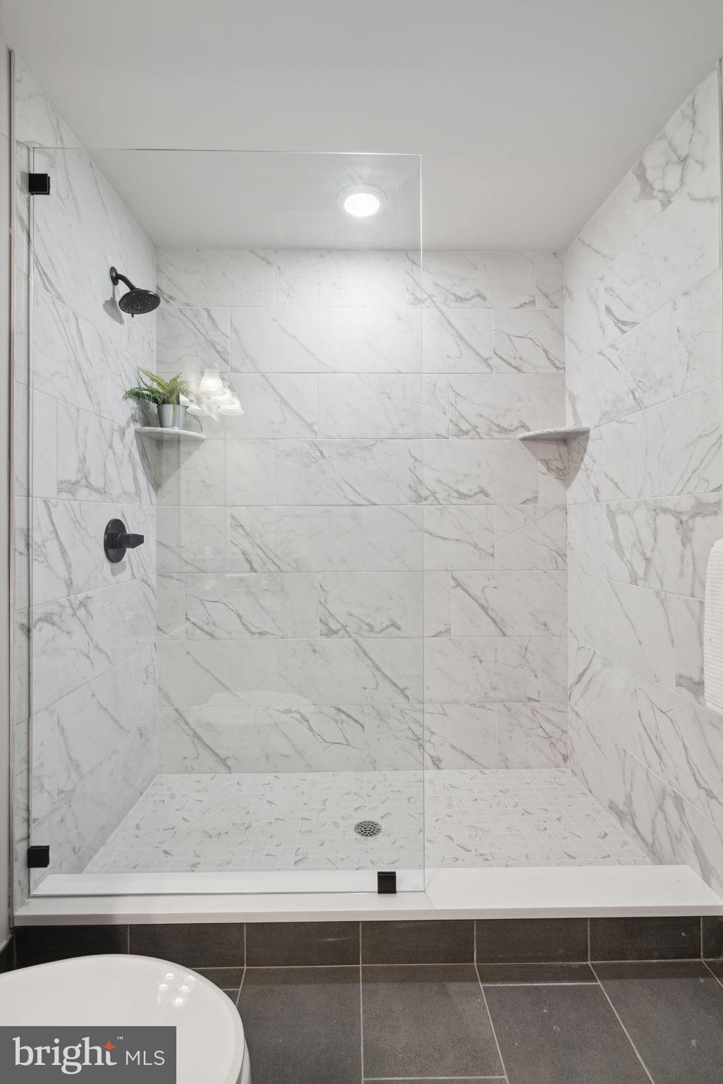 101 W OXFORD STREET 402