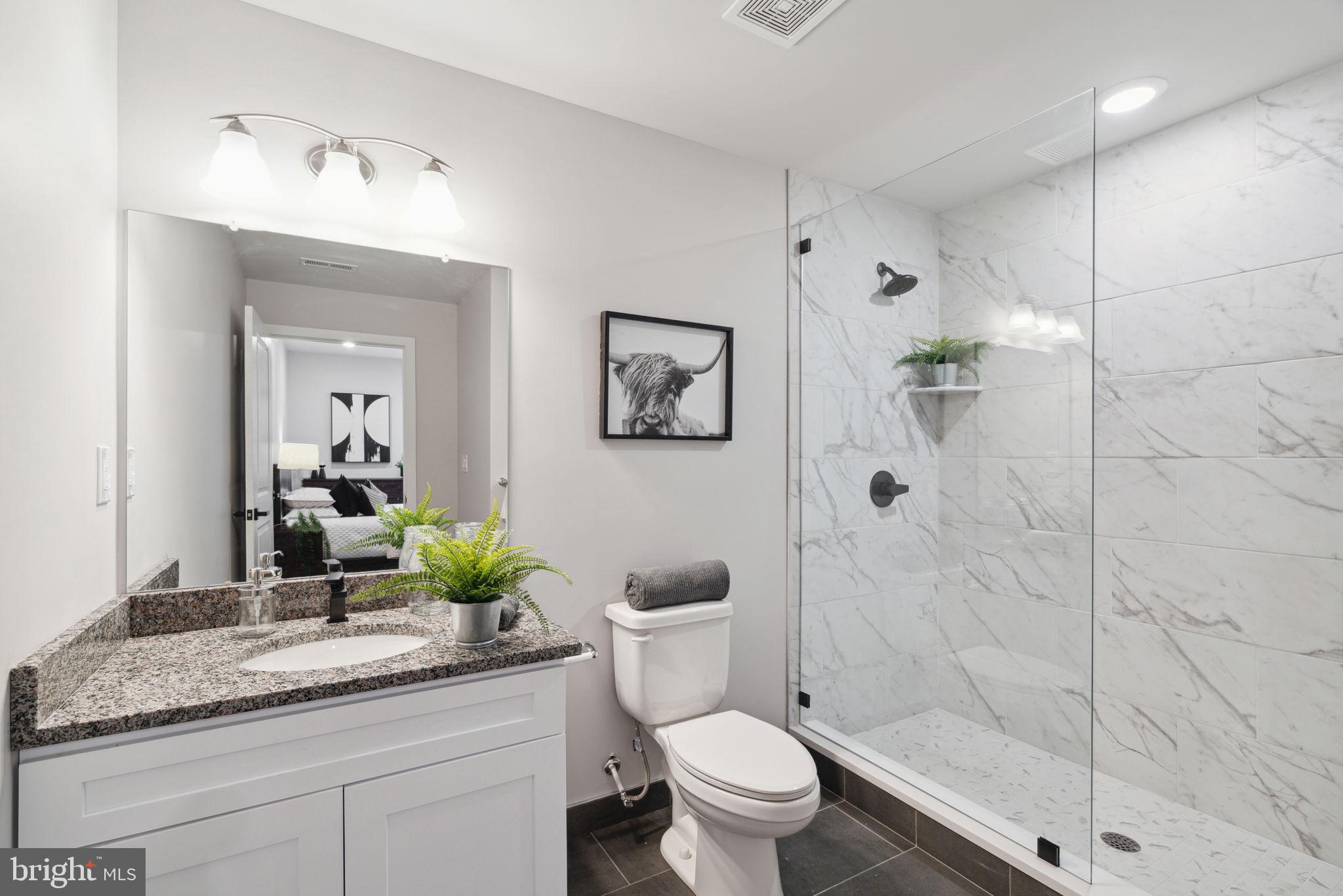 101 W OXFORD STREET 402