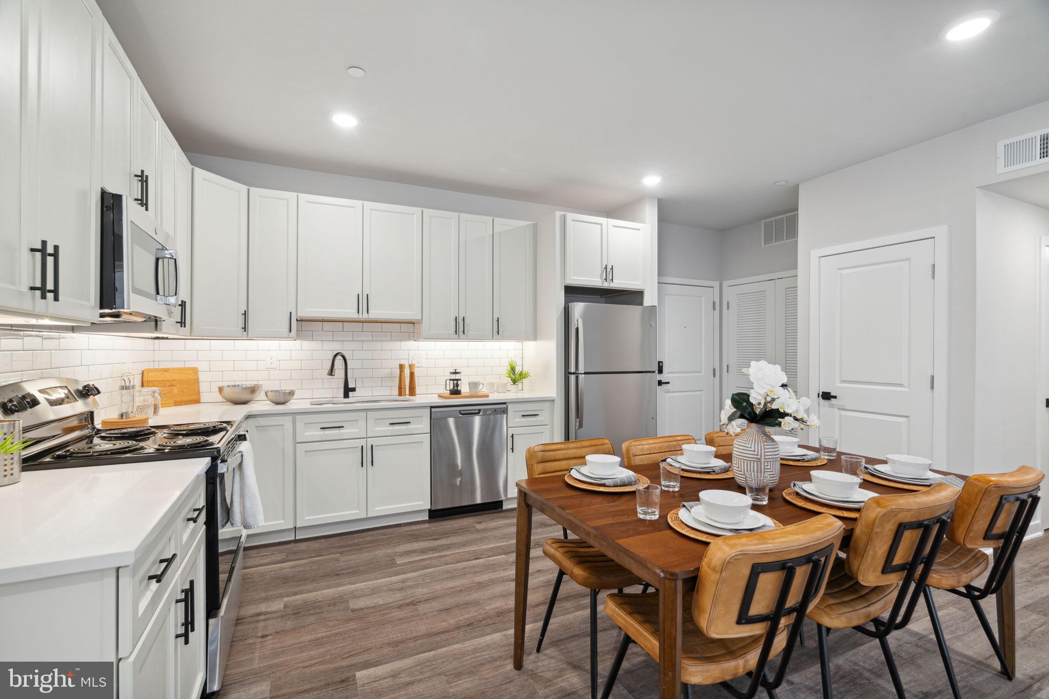 101 W OXFORD STREET 402