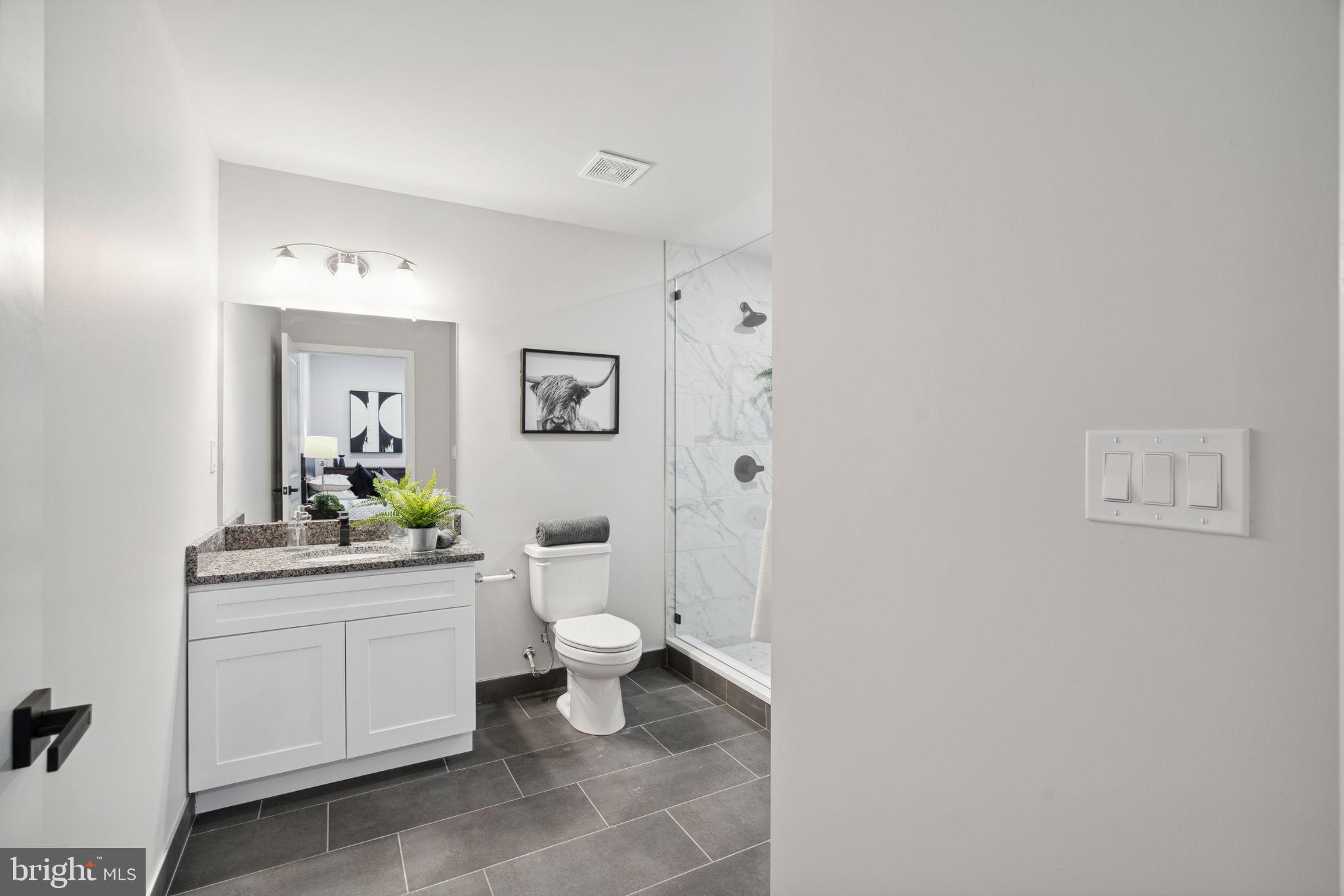 101 W OXFORD STREET 402