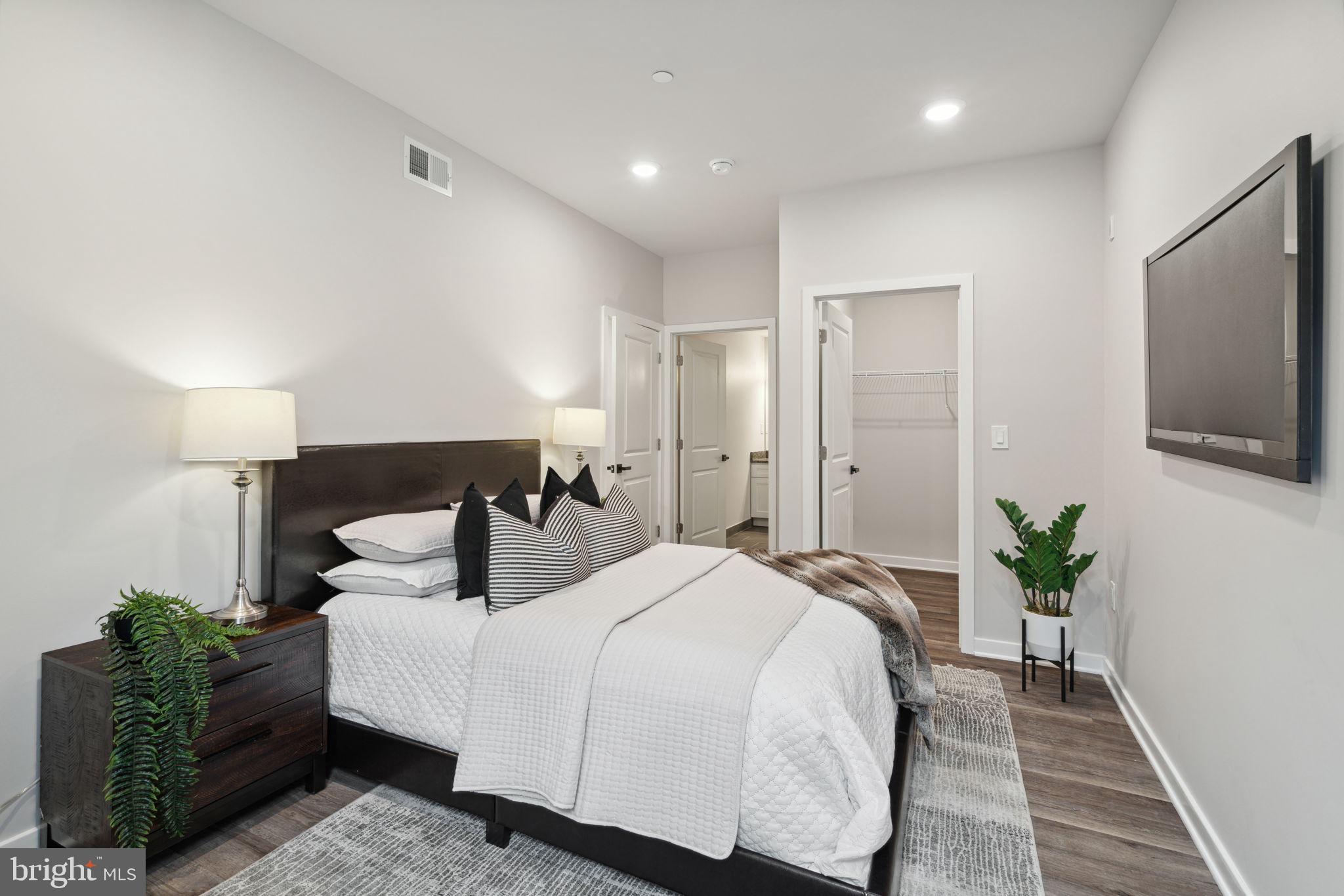 101 W OXFORD STREET 506