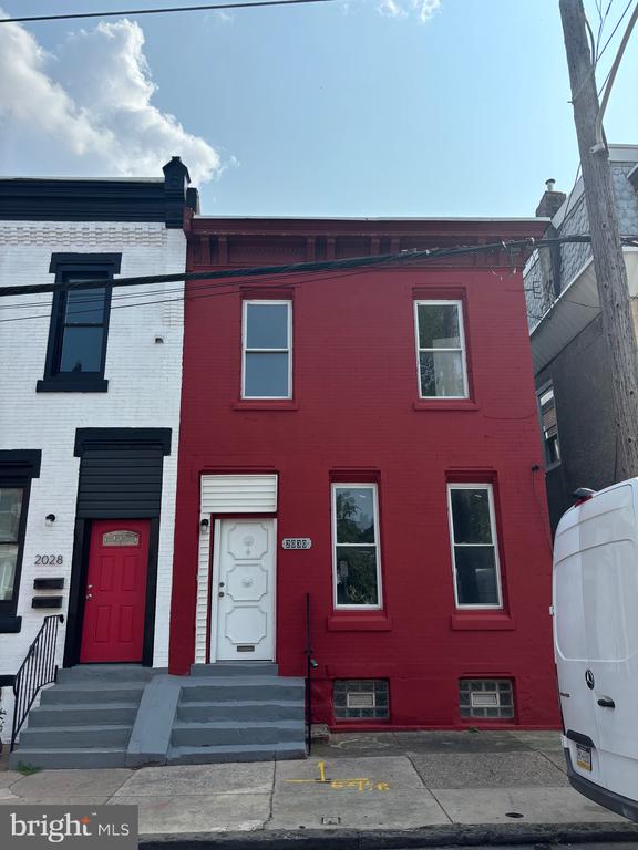 2030 W WESTMORELAND STREET