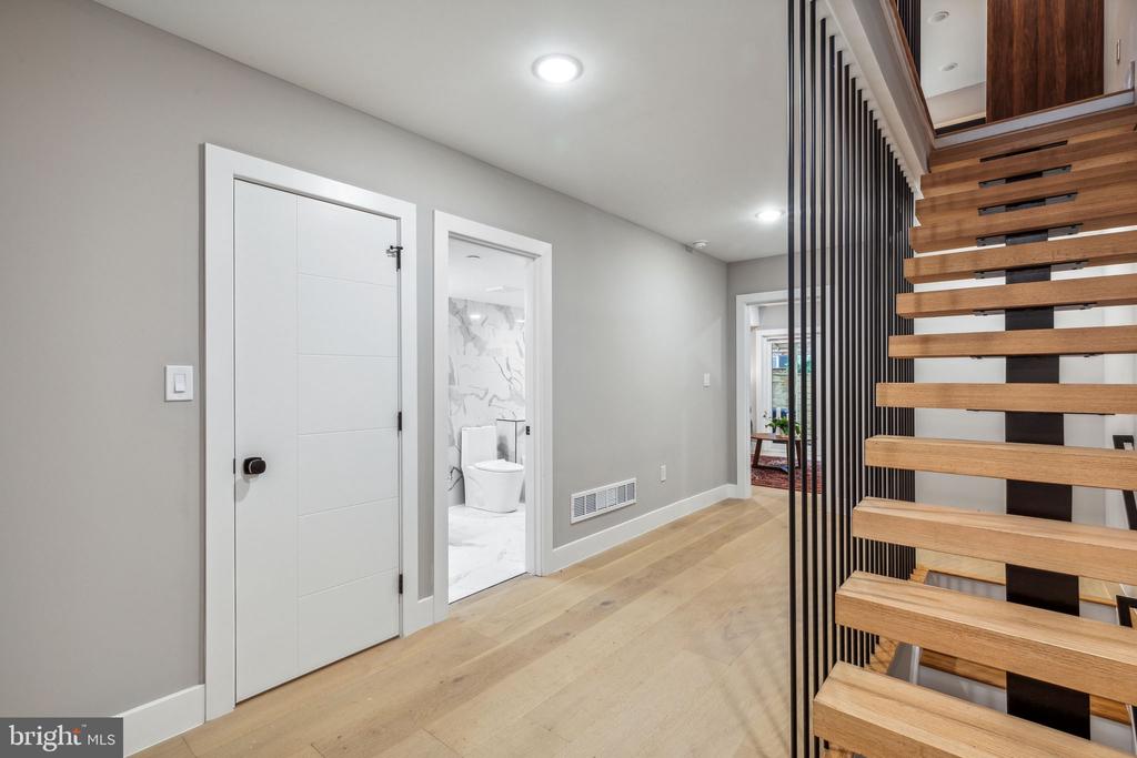 2056 E FLETCHER STREET