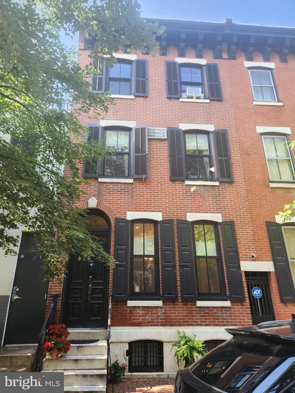 2402 LOMBARD STREET 1