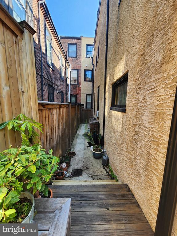 2402 LOMBARD STREET 1