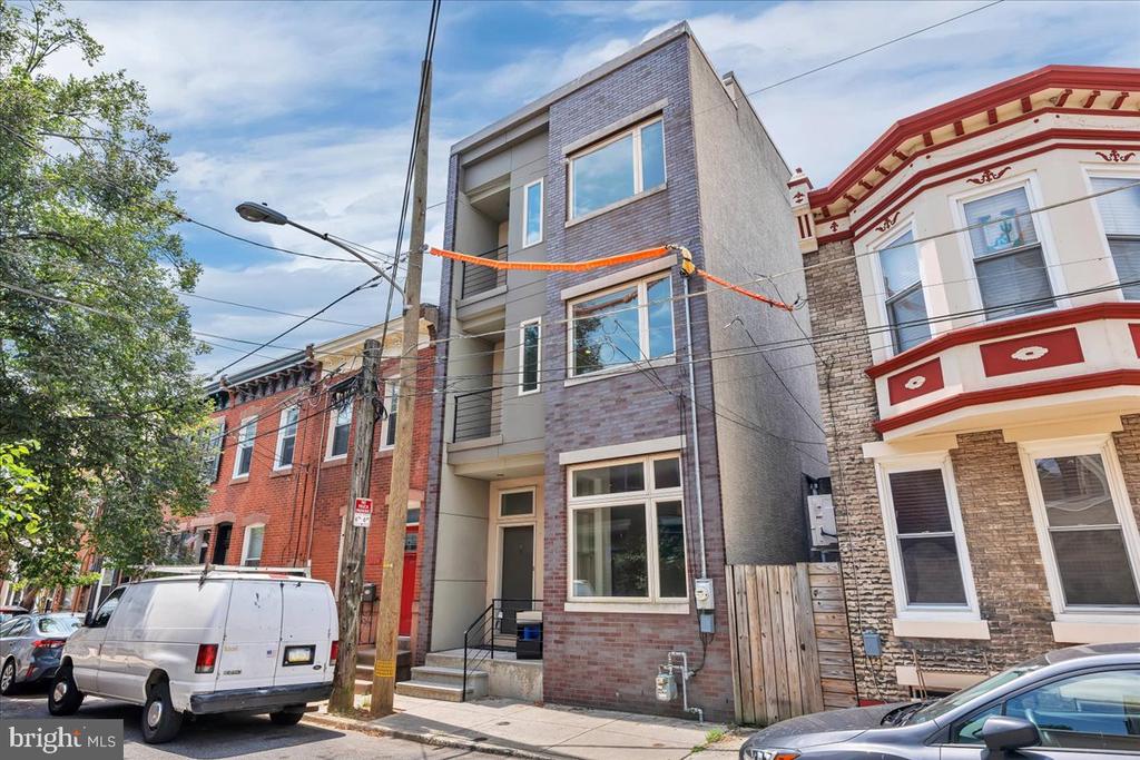 1138 E OXFORD STREET