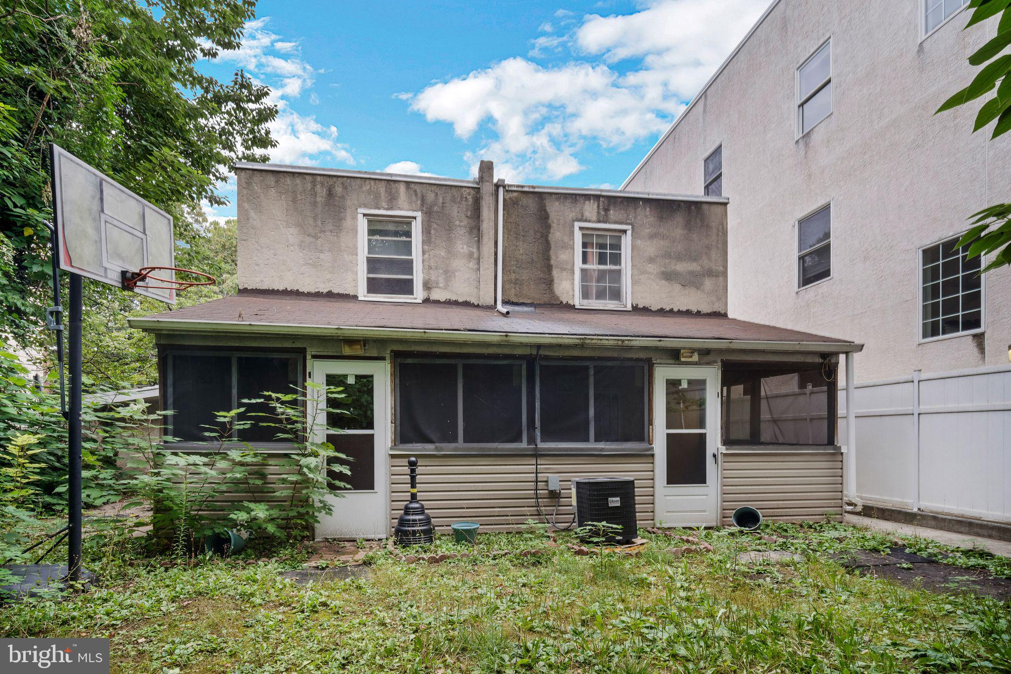 3852 SPRING GARDEN STREET 54