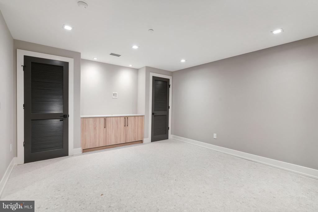 342 S HICKS STREET