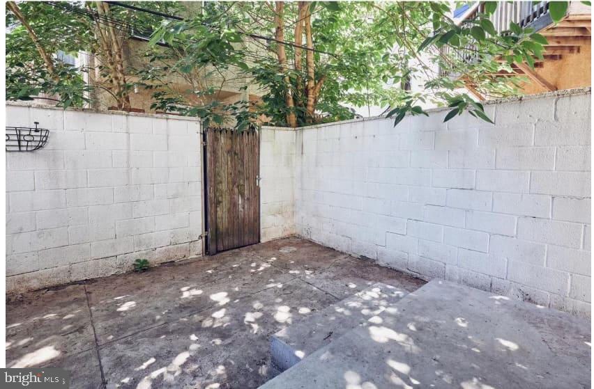2528 CARPENTER STREET