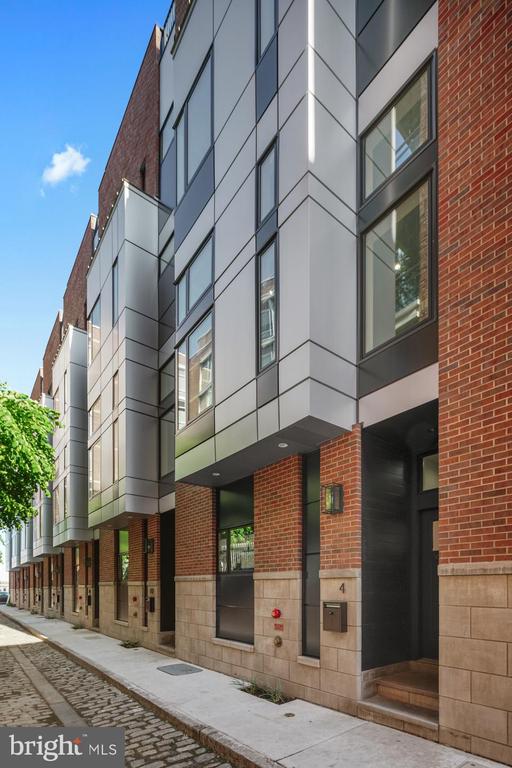 110 BLACK HORSE ALLEY
