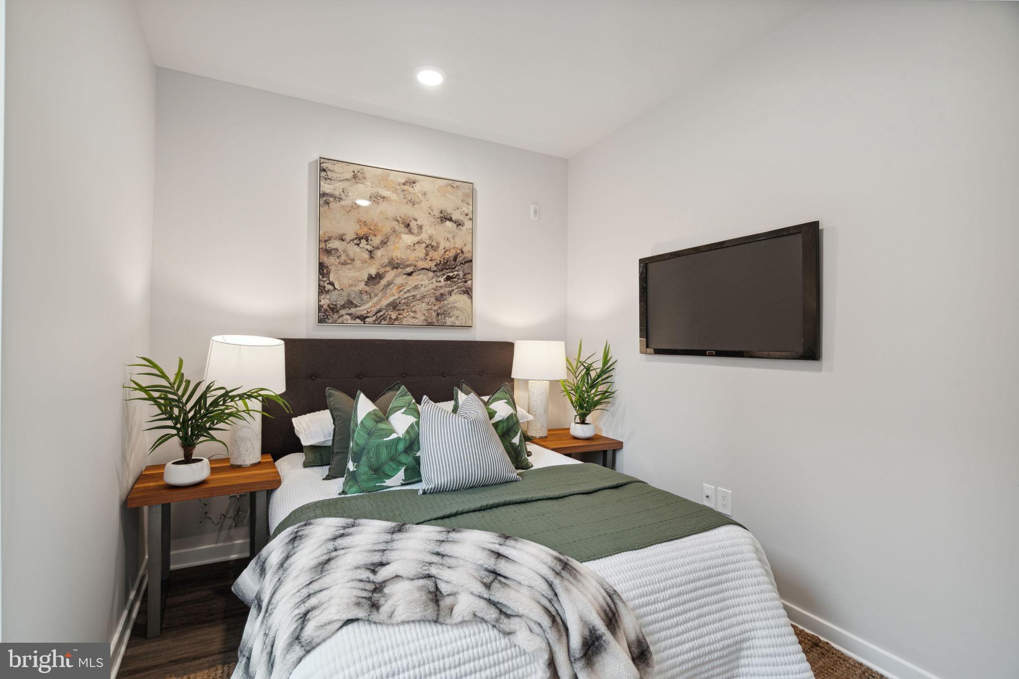 101 W OXFORD STREET 307