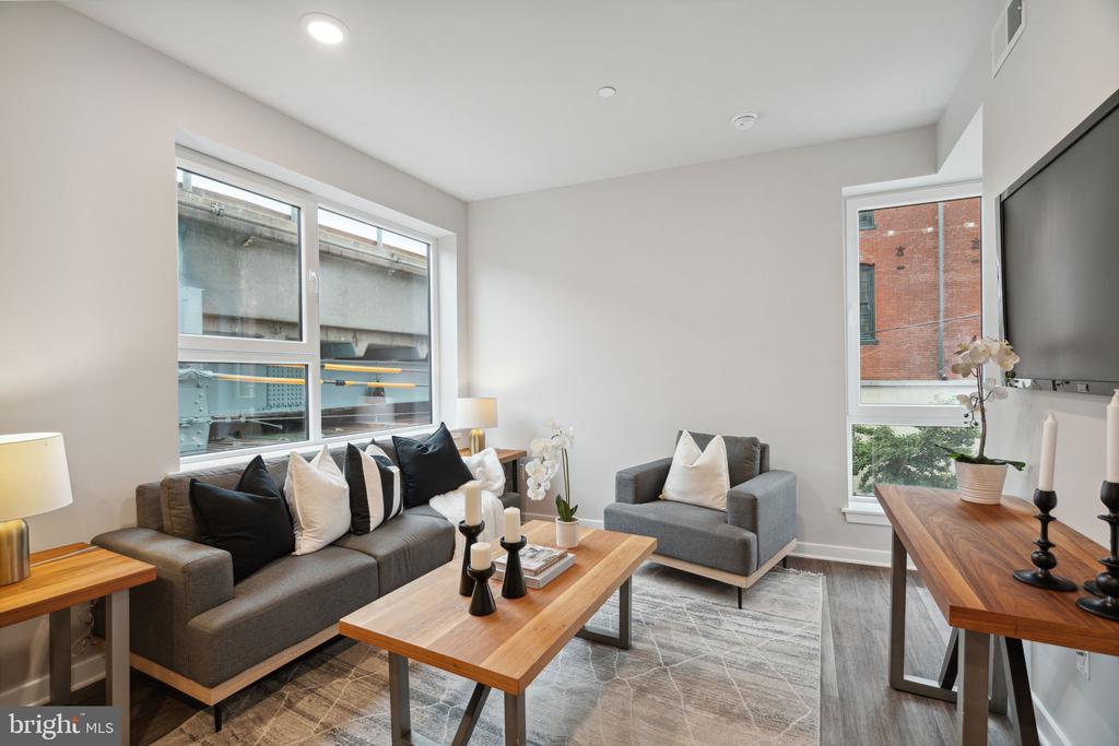 101 W OXFORD STREET 307