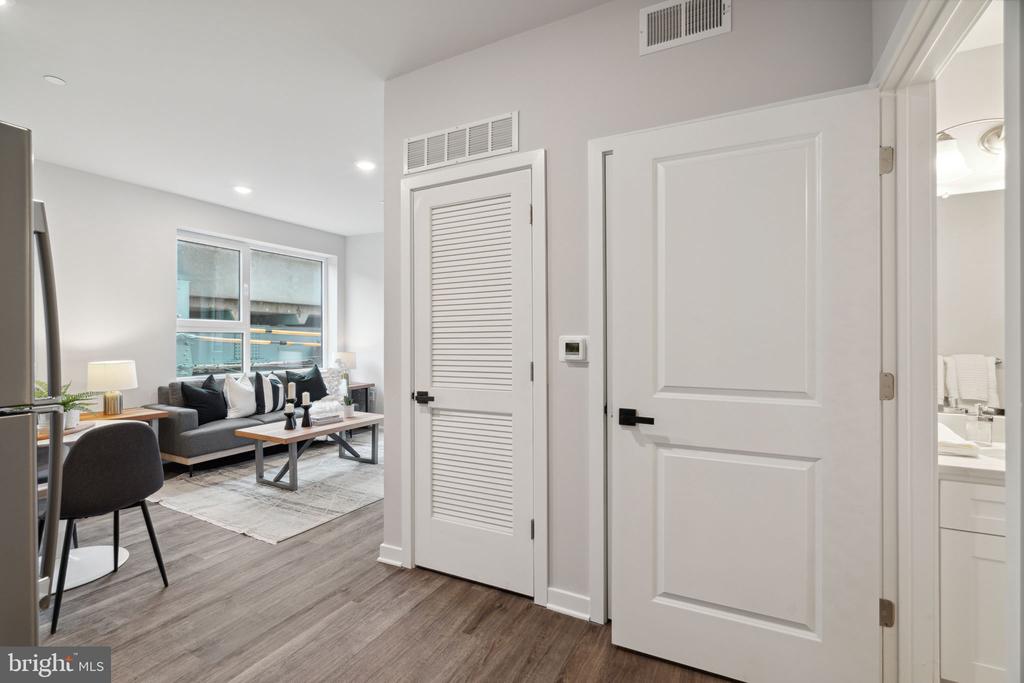101 W OXFORD STREET 307
