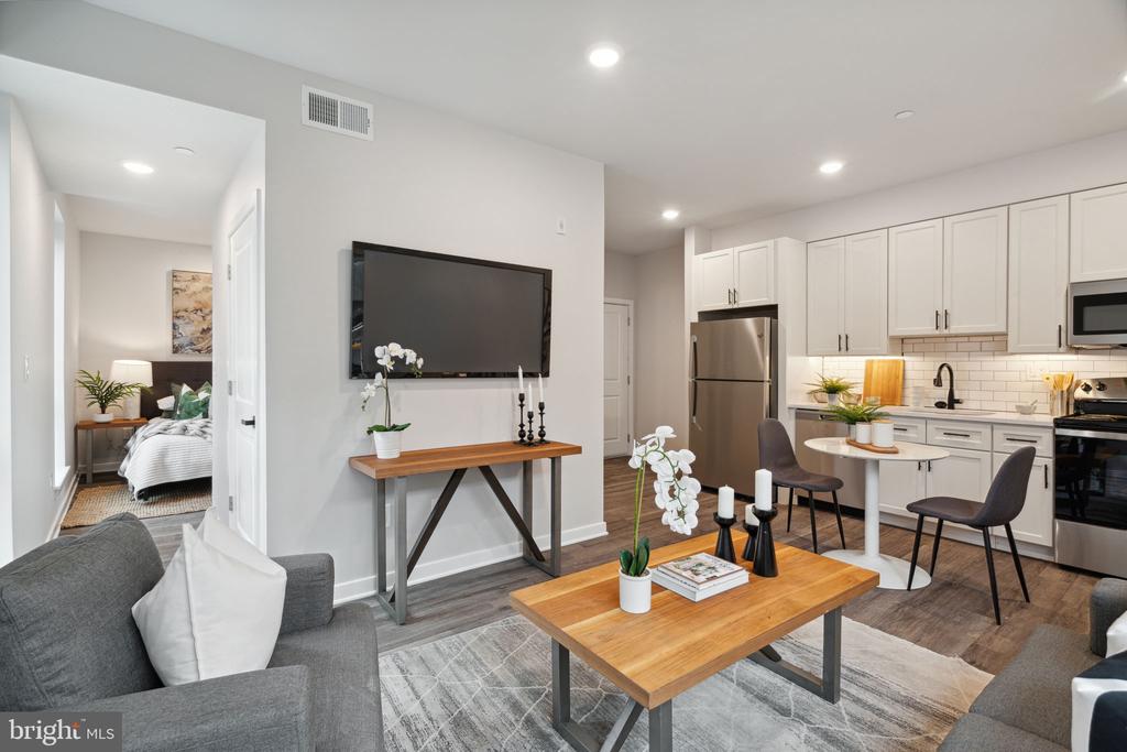 101 W OXFORD STREET 307